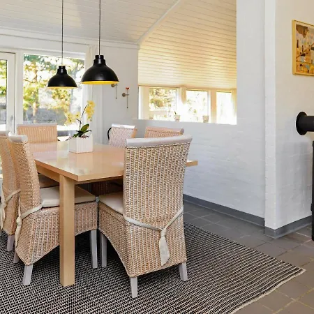بيت للعطل Four-bedroom Holiday In Tranekaer 4 *