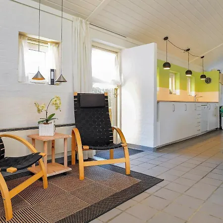 Four-bedroom Holiday In Tranekaer 4 بيت للعطل Skattebølle