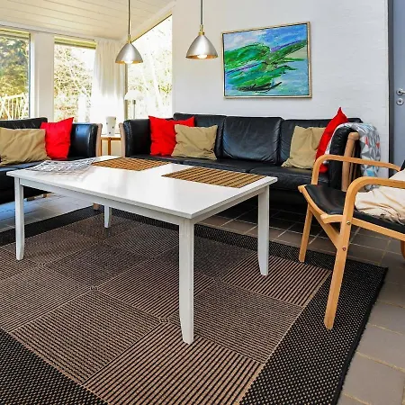 Four-bedroom Holiday In Tranekaer 4 * Skattebølle