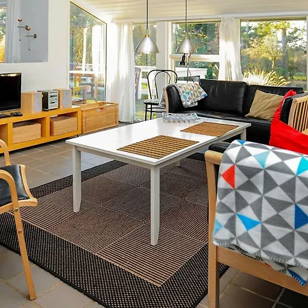 بيت للعطل Four-bedroom Holiday In Tranekaer 4 *